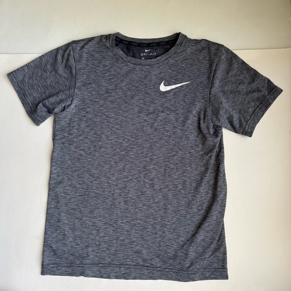 Nike Dri-Fit Boys Dark Gray T-Shirt - Size Medium (Used)